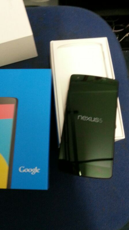 Nexus-5-unboxed-image