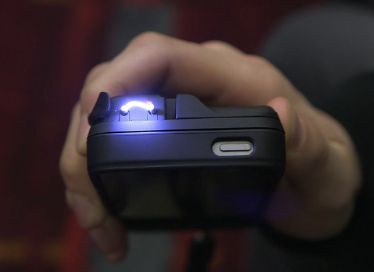 Αναβαθμισμένη έκδοση της Yellow Jacket. Μια θήκη με taser στην CES 2014