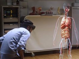 Microsoft HoloLens: Τώρα η εκμάθηση της ανατομίας θα είναι παιχνιδάκι