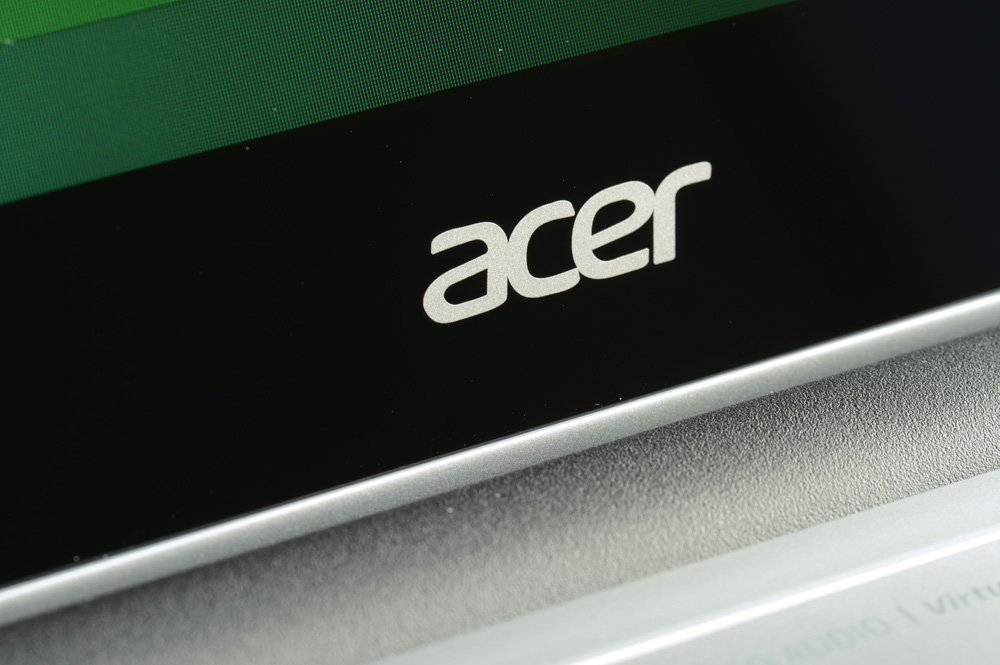 Acer-Aspire-V5-Touch-Review-acer-logo-screen