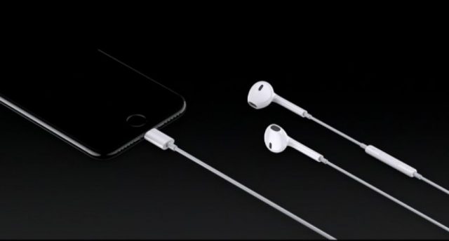 iPhone 12 earpods