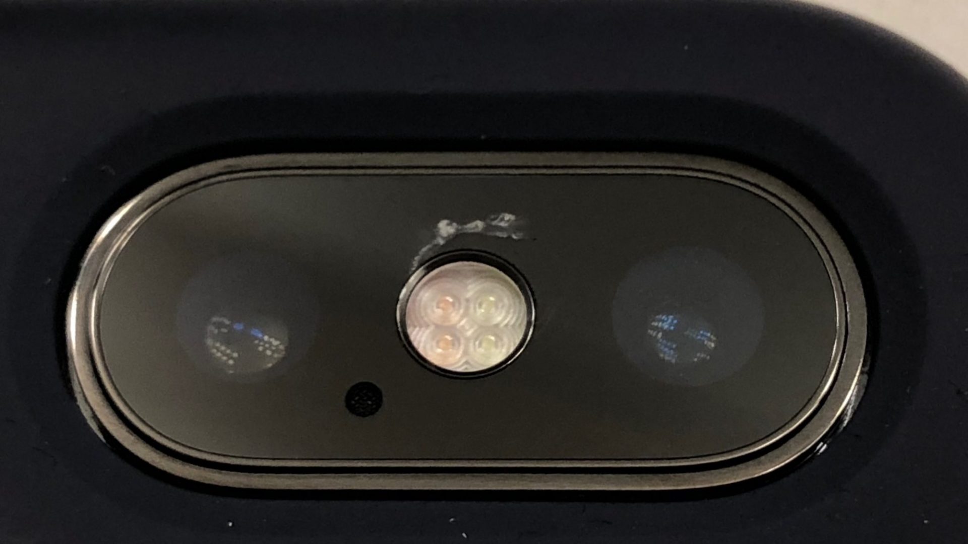 Οι φακοί του iPhone X σπάνε εύκολα και δεν επιδιορθώνονται στα πλαίσια της εγγύησης!