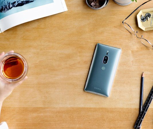 Το Xperia XZ3 της Sony είναι ένα πιο λεπτό smartphone σε σχέση με το Xperia XZ2 με διπλή κάμερα