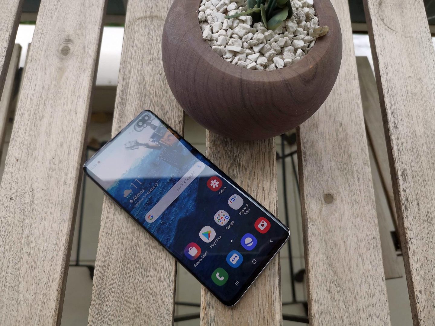 Η αντικατάσταση της οθόνης του Galaxy S10+ δεν είναι και τόσο φθηνή