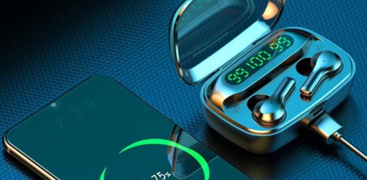 Αυτά τα ασύρματα ακουστικά κοστίζουν 14.39 ευρώ και φορτίζουν και το smartphone σου