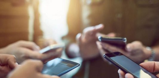 Αυτή η εφαρμογή αναλαμβάνει να στείλει το SMS στο 13033: Για Android smartphones κορυφαίοι κατασκευαστές smartphones