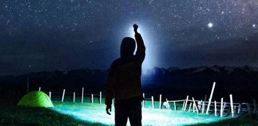 Αυτός ο φακός της Xiaomi έχει κόστος στο 20αρικο και προσφέρει 1000 lumens φωτεινότητα