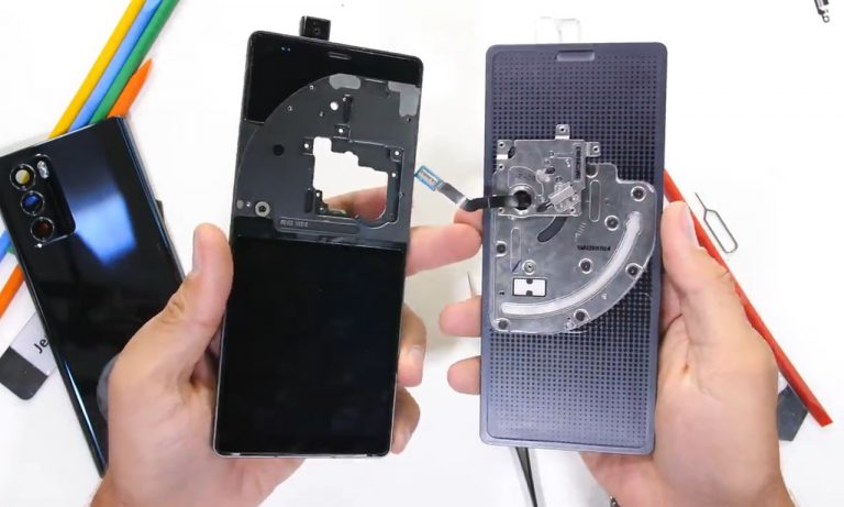 LG Wing teardown by jerryrigeverything