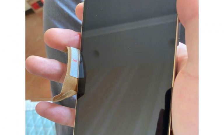 iphone 12 cuts users