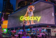 Samsung Galaxy S22 Tiger in City