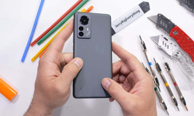Xiaomi 12 Pro JerryRigEverything
