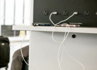 Μακριά από δημόσιους φορτιστές συσκευών