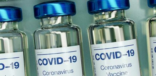 Οι ιατροί παρατηρούν ένα νέο σύμπτωμα του COVID αυτή τη στιγμή astrazeneca covid 19