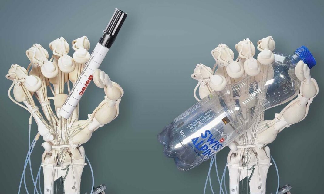 3D-printed ρομποτικό χέρι με οστά και τένοντες