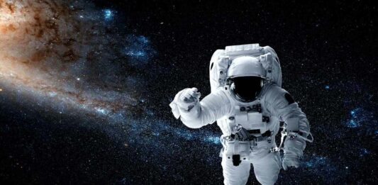 κουτάκι αναψυκτικού ανθρώπινο σώμα διάστημα