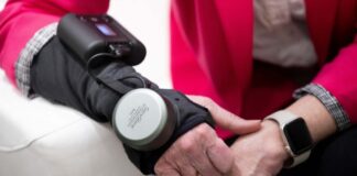 Parkinson γάντι CES 2024 GyroGlove