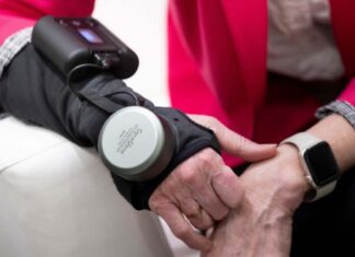 Parkinson γάντι CES 2024 GyroGlove