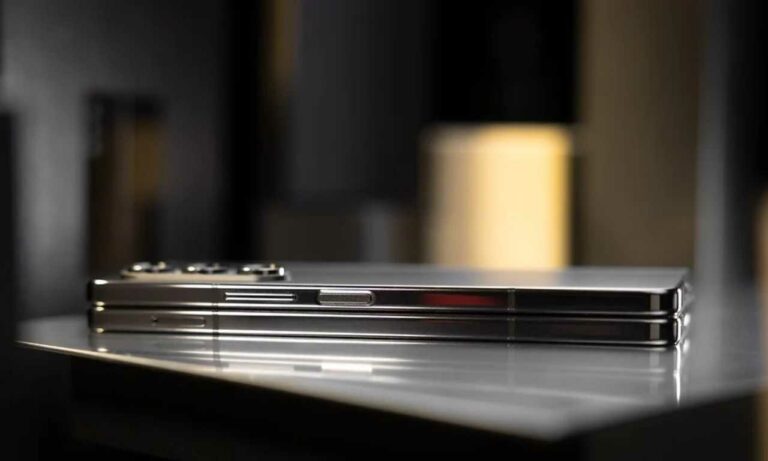 Samsung Galaxy Z Fold 6 Thinner Lighter Titanium