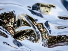 νερό μέταλλο