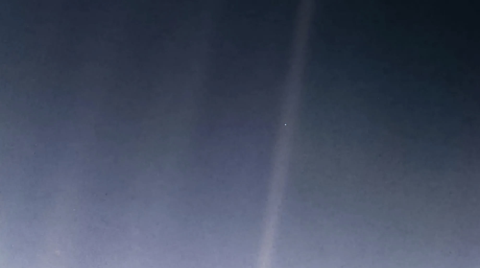 Χλωμή Μπλε Κουκίδα Voyager 1