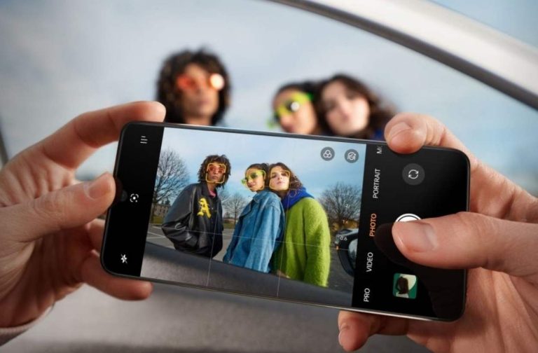 μεσαίου κόστους smartphone ανταγωνισμό