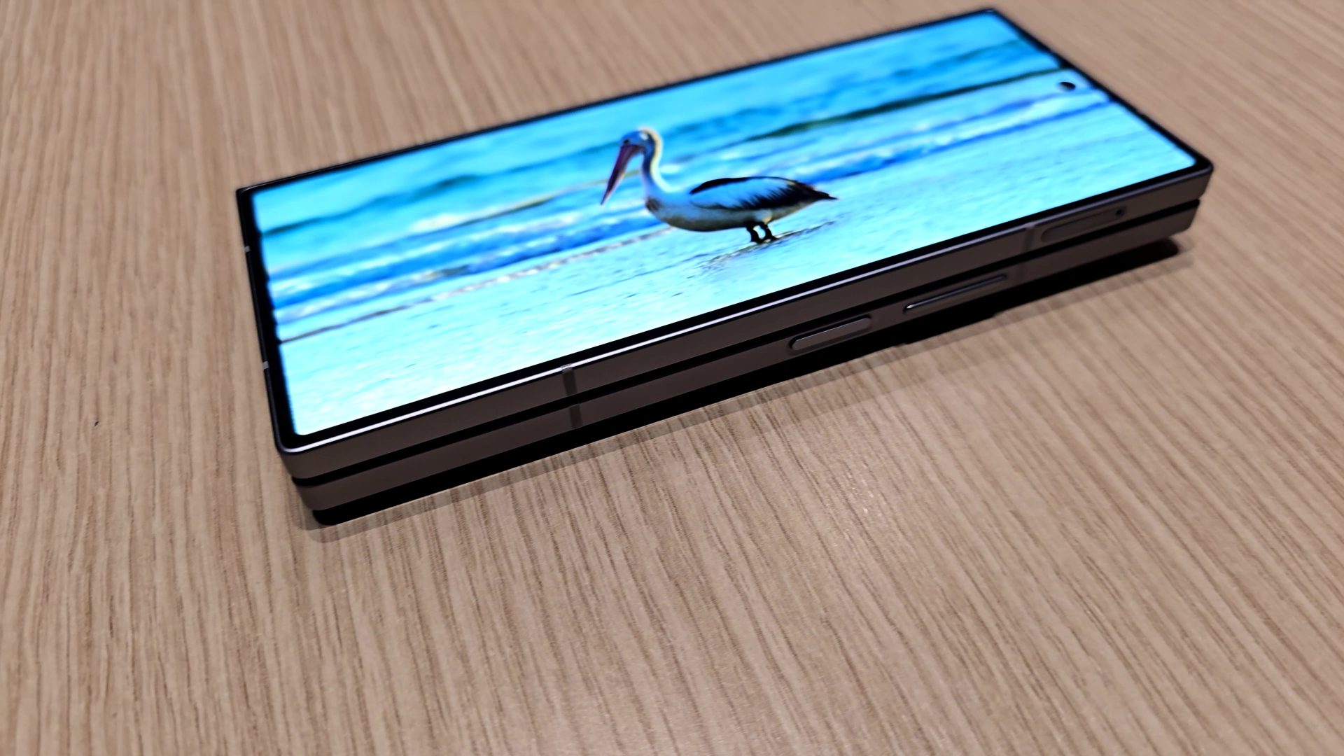Η Honor κάνει πλάκα στην Samsung για τον λεπτότερο σχεδιασμό του Galaxy Z Fold 6