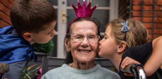 Θέλετε να ζήσετε μετά τα 100; Οι ειδικοί συνιστούν αυτές τις τέσσερις συνήθειες.