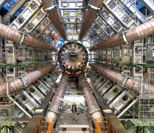Τι συμβαίνει με την “μηχανή θανάτου” των 27 χλμ που θα κατέστρεφε τον πλανήτη; CERN LHC