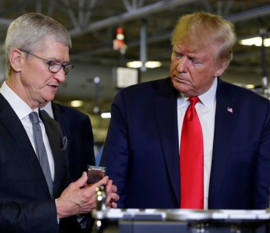 Trump Cook apple