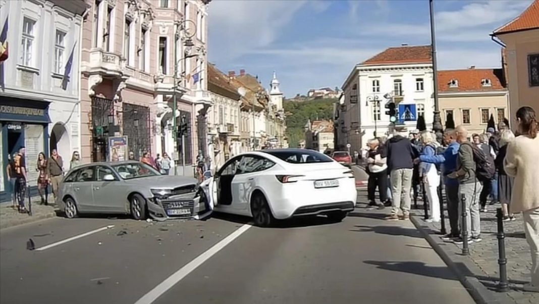 Tesla autopilot τρακάρισμα πεζός