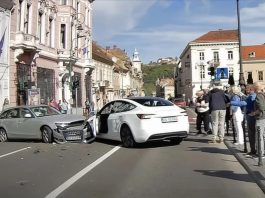 Tesla autopilot τρακάρισμα πεζός