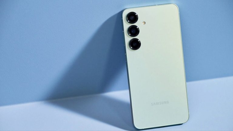 Samsung Galaxy S25 seamless updates face unlock
