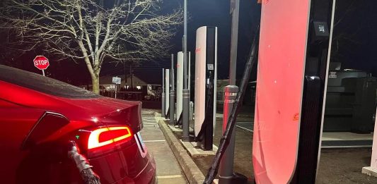 Tesla superchargers καταστροφές