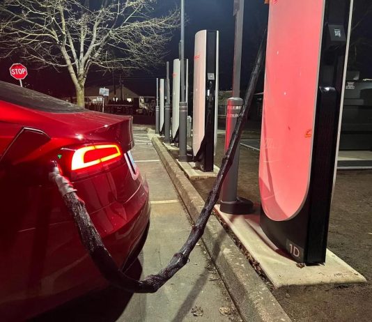 Tesla superchargers καταστροφές