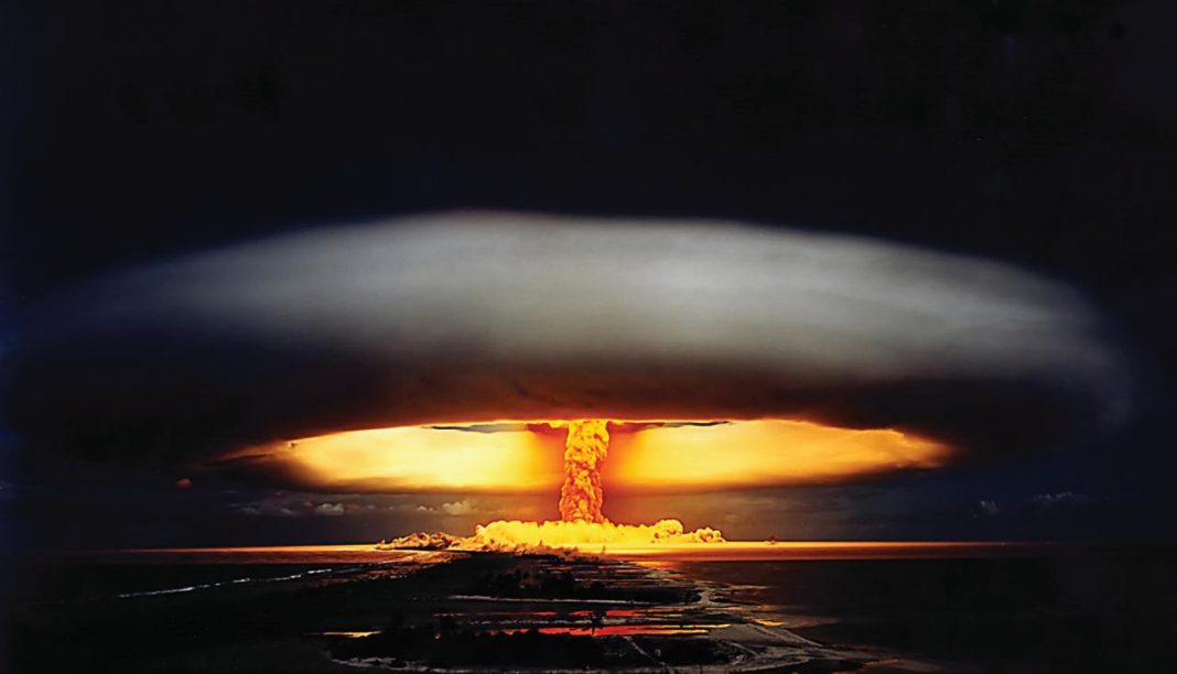 Nuclear Bomb πυρηνική έκρηξη