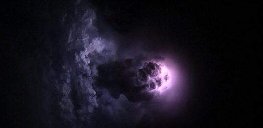 κεραυνούς διάστημα