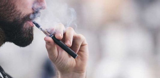 στόμα ηλεκτρονικό τσιγάρο