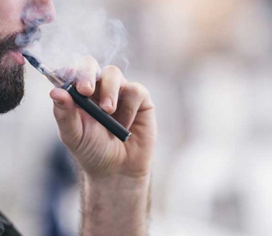 στόμα ηλεκτρονικό τσιγάρο