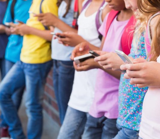 smartphone παιδιά