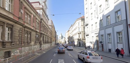 Ανακάλυψαν κάτι ανεκτίμητο στις πληροφορίες του Google Maps image showing a screenshot of street view