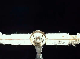 Τρεις αστροναύτες έχουν εγκλωβιστεί στο διάστημα όταν το σκάφος τους χτυπήθηκε! αστροναύτες