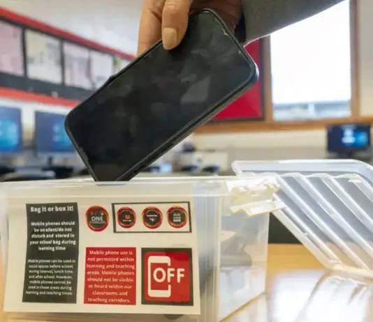 τηλέφωνα σχολεία