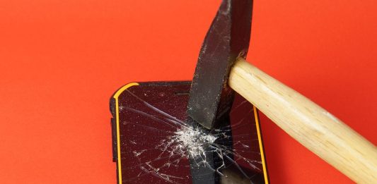 Τα smartphones στην ηλικία των 12 ετών προκαλούν σοβαρά προβλήματα υγείας στα παιδιά