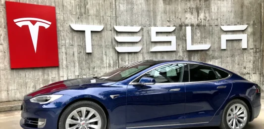 Tesla: Έρχεται ψηφιακό κλειδί στο Apple Wallet