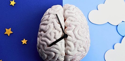 Οι επιστήμονες εξηγούν γιατί ξυπνάμε λίγα λεπτά πριν το ξυπνητήρι