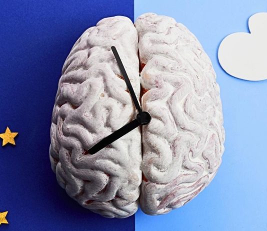 Οι επιστήμονες εξηγούν γιατί ξυπνάμε λίγα λεπτά πριν το ξυπνητήρι