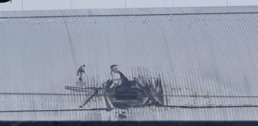 Η προστατευτική ασπίδα του Τσερνόμπιλ έσπασε μετά από χτύπημα drone. Φόβοι για διαρροή ραδιενέργειας