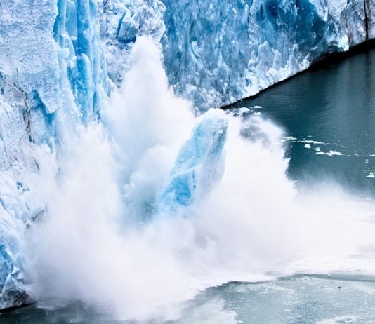 Εκατοντάδες σεισμοί ανιχνεύθηκαν στον παγετώνα Doomsday – Τι σημαίνουν;