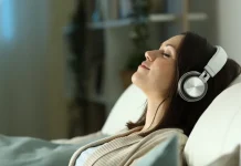 Γιατί δεν είναι καλή ιδέα να κοιμάσαι όλο το βράδυ με ακουστικά;