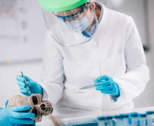 Επιστήμονες επαναφέρουν χαμένο ανθρώπινο γονίδιο με τη βοήθεια της CRISPR